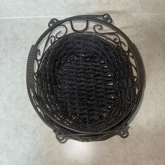 Wrought Iron Basket with Handle - Picture 4 of 6